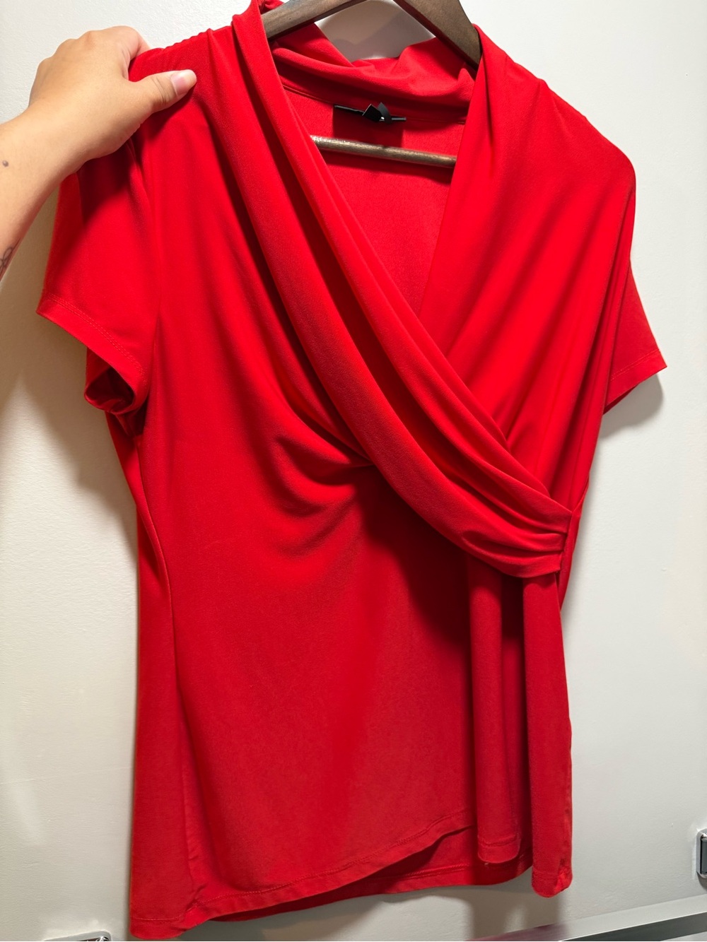 DKNY Red Draped V-Neck Short Sleeve Top Large
